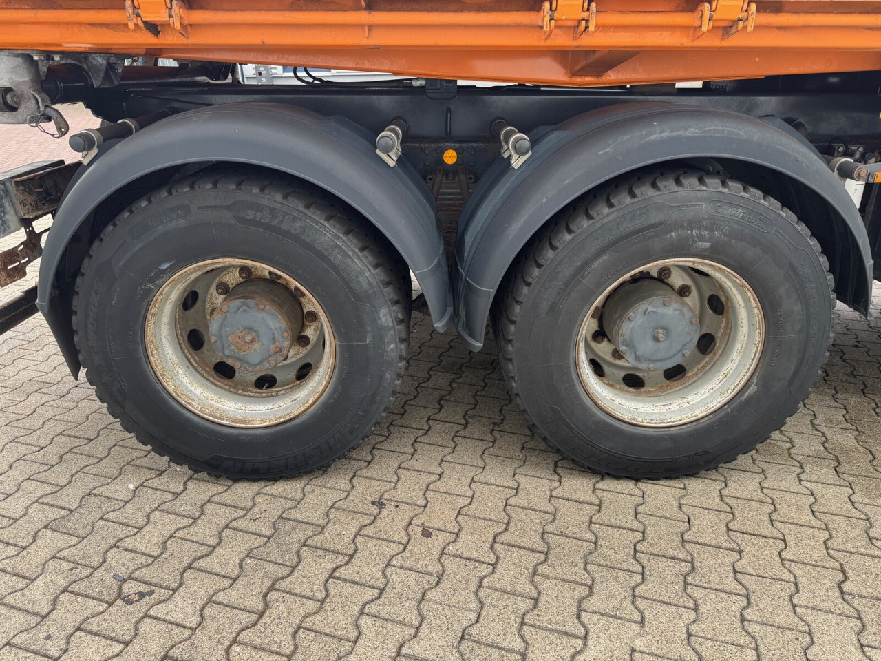 AD260T41 6x4 AD260T41 6x4, EEV - Kamion sa golom šasijom i zatvorenom kabinom: slika 4 AD260T41 6x4 AD260T41 6x4, EEV - Kamion sa golom šasijom i zatvorenom kabinom: slika 4