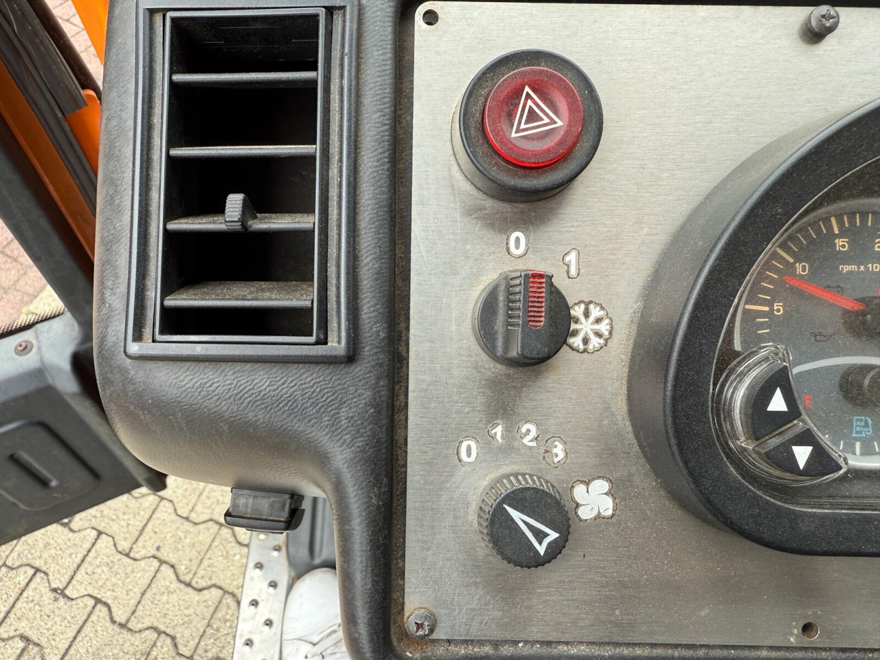 Kamion sa hidrauličnom kukom AEBI Schmidt MT750 4x4 AEBI Schmidt MT750 4x4, City-Abroller, Winterdienstausstattung, 2x AHK: slika 7