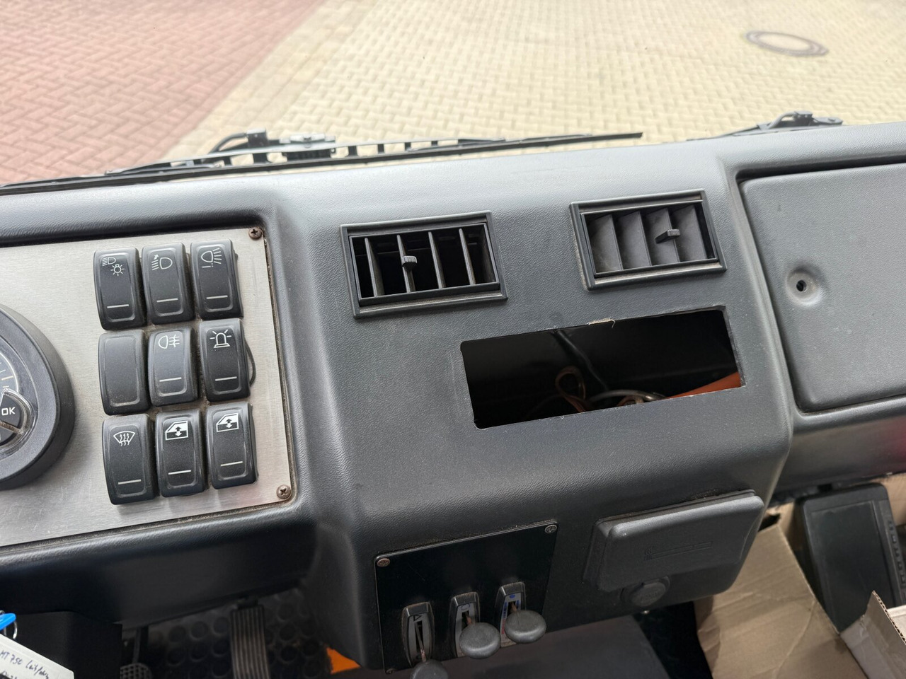 Kamion sa hidrauličnom kukom AEBI Schmidt MT750 4x4 AEBI Schmidt MT750 4x4, City-Abroller, Winterdienstausstattung, 2x AHK: slika 6