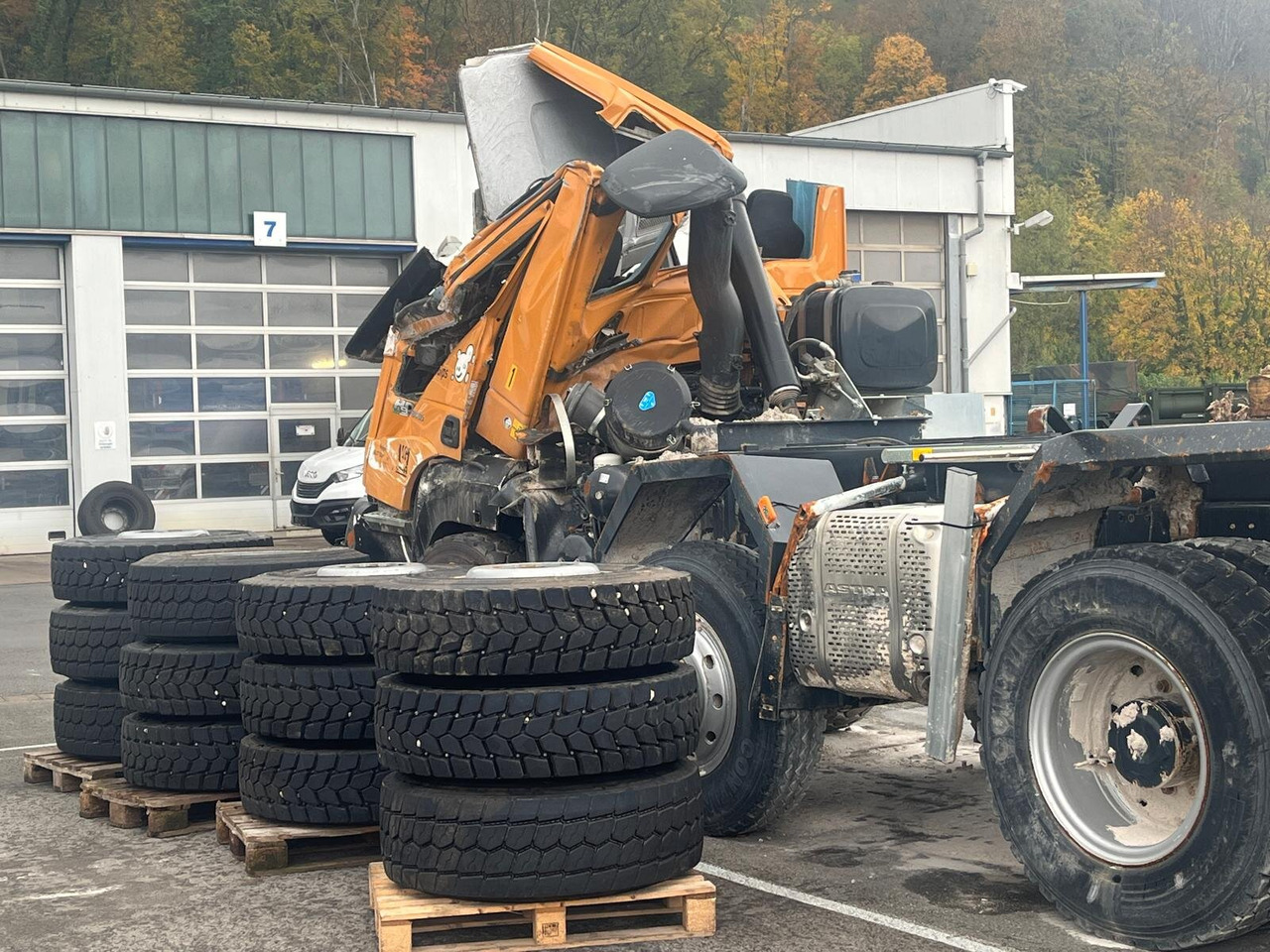 ASTRA HD9 86.50-90 8x6 ASTRA HD9 86.50-90 8x6, Unfallschaden, Cursor 13 - Kamion sa golom šasijom i zatvorenom kabinom: slika 1 ASTRA HD9 86.50-90 8x6 ASTRA HD9 86.50-90 8x6, Unfallschaden, Cursor 13 - Kamion sa golom šasijom i zatvorenom kabinom: slika 1