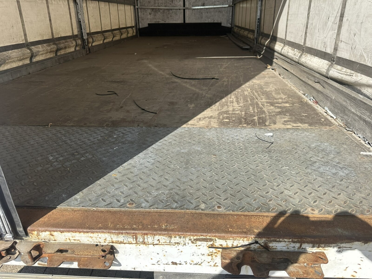 Ackermann Z-LA-F 10.5/7.2 E Z-LA-F 10.5/7.2 E, Durchladesystem - Plato prikolica: slika 4 Ackermann Z-LA-F 10.5/7.2 E Z-LA-F 10.5/7.2 E, Durchladesystem - Plato prikolica: slika 4