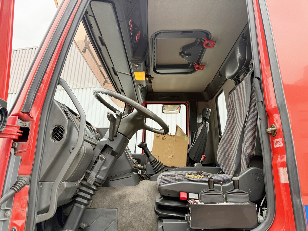 EuroTech 240E38 6x2-4 EuroTech 240E38 6x2-4, Lift-/Lenkachse, Seilwinde, Kran Hiab 100 - Kamion sa hidrauličnom kukom, Kamion sa dizalicom: slika 3 EuroTech 240E38 6x2-4 EuroTech 240E38 6x2-4, Lift-/Lenkachse, Seilwinde, Kran Hiab 100 - Kamion sa hidrauličnom kukom, Kamion sa dizalicom: slika 3