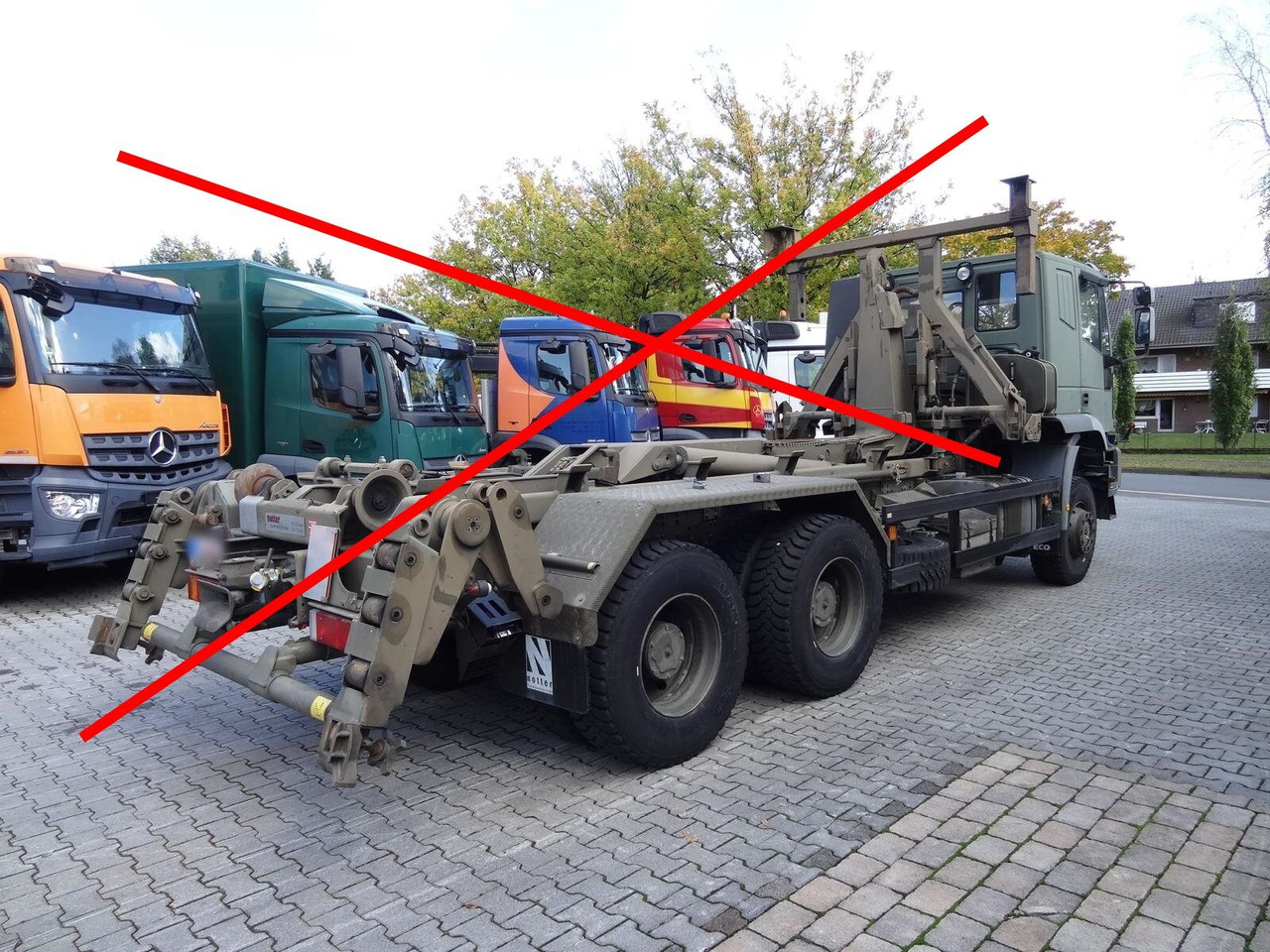 EuroTrakker 260E44W 6X6 EuroTrakker 260E44W 6X6, Retarder, ADR - Kamion sa golom šasijom i zatvorenom kabinom: slika 4 EuroTrakker 260E44W 6X6 EuroTrakker 260E44W 6X6, Retarder, ADR - Kamion sa golom šasijom i zatvorenom kabinom: slika 4