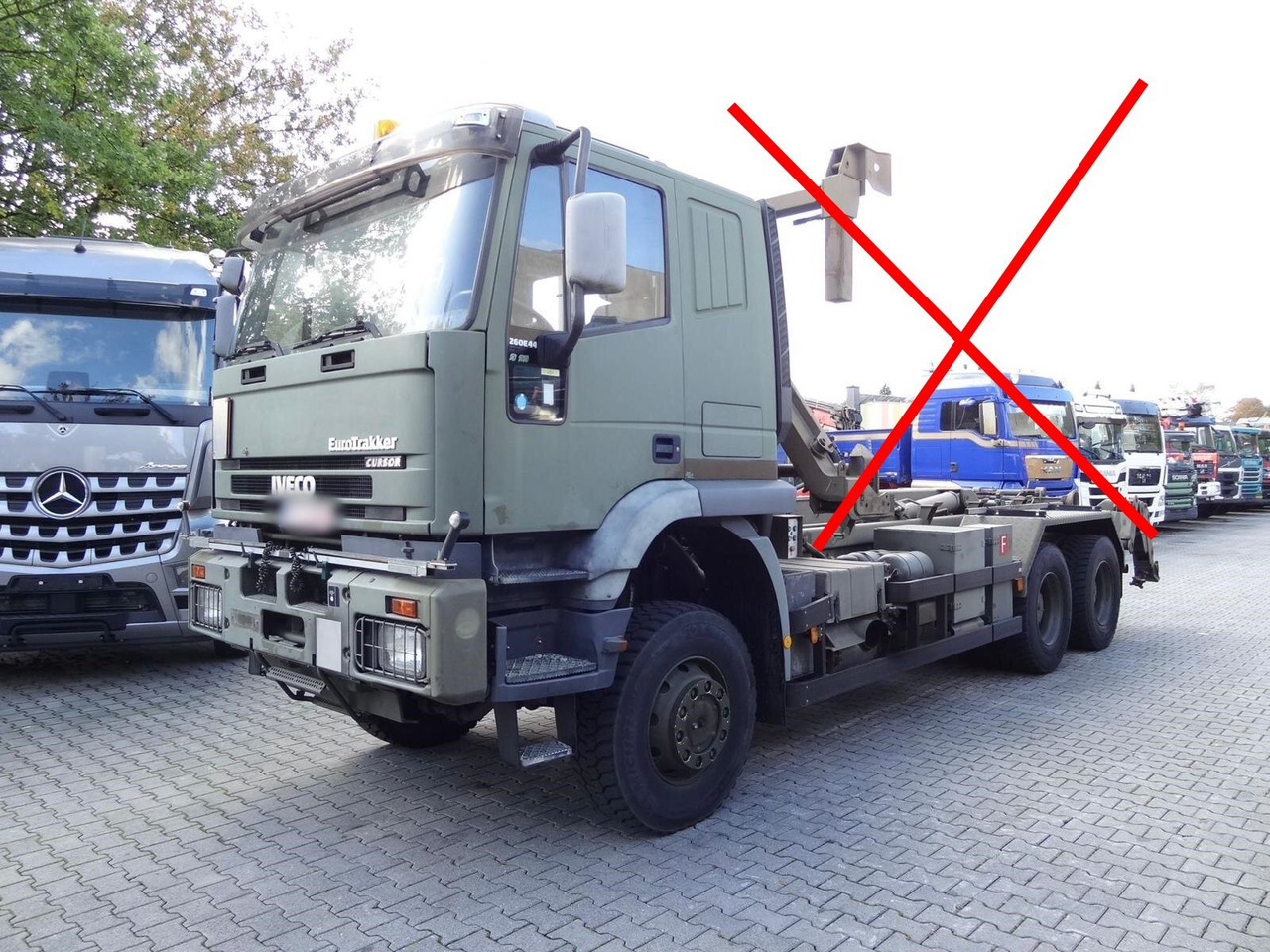 EuroTrakker 260E44W 6X6 EuroTrakker 260E44W 6X6, Retarder, ADR - Kamion sa golom šasijom i zatvorenom kabinom: slika 1 EuroTrakker 260E44W 6X6 EuroTrakker 260E44W 6X6, Retarder, ADR - Kamion sa golom šasijom i zatvorenom kabinom: slika 1