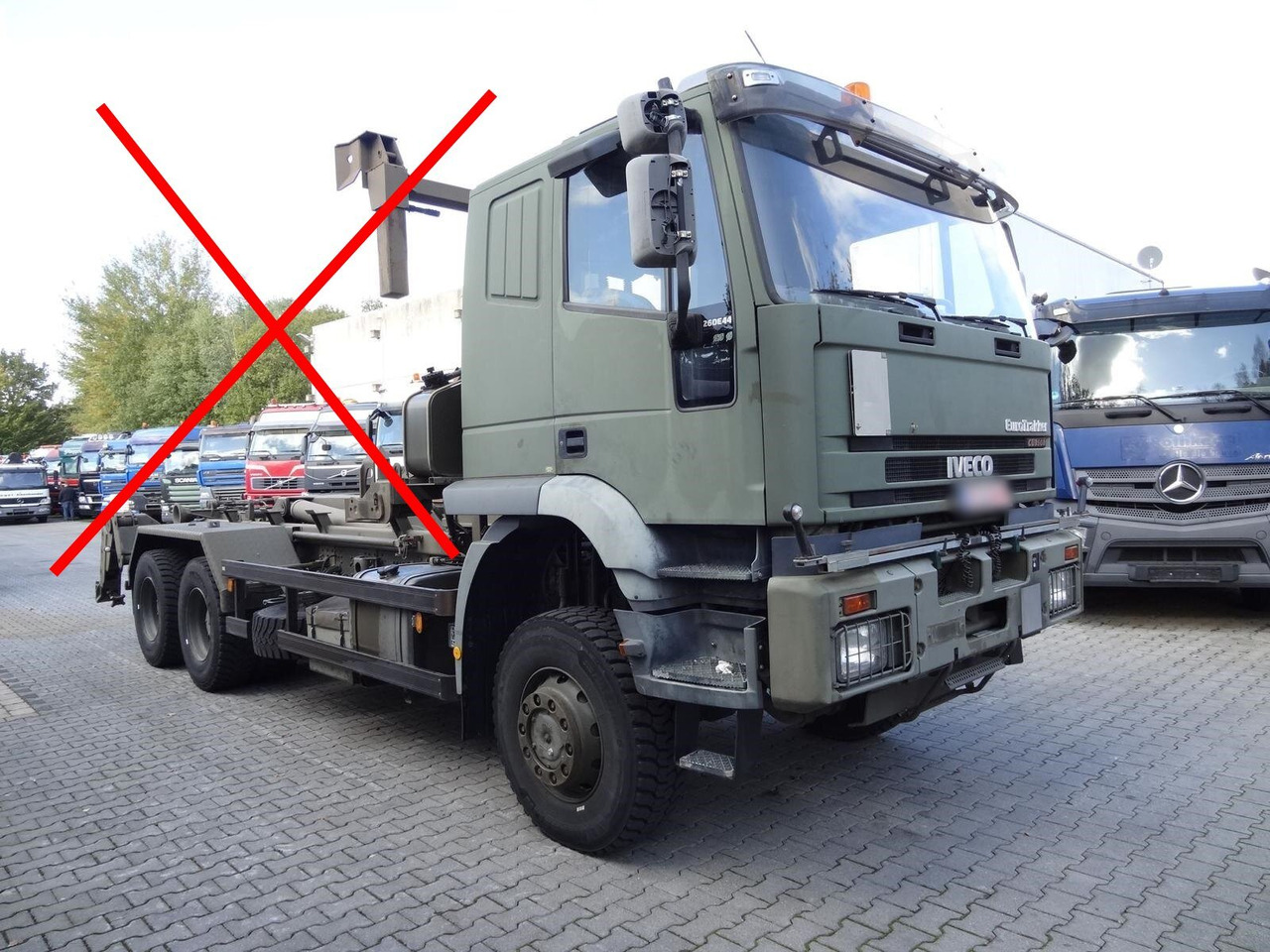 EuroTrakker 260E44W 6X6 EuroTrakker 260E44W 6X6, Retarder, ADR - Kamion sa golom šasijom i zatvorenom kabinom: slika 2 EuroTrakker 260E44W 6X6 EuroTrakker 260E44W 6X6, Retarder, ADR - Kamion sa golom šasijom i zatvorenom kabinom: slika 2