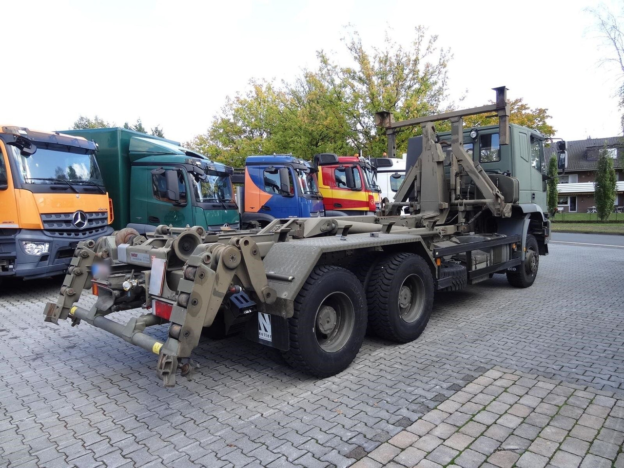 EuroTrakker 260E44W 6X6 EuroTrakker 260E44W 6X6, Retarder, ADR - Kamion sa hidrauličnom kukom: slika 4 EuroTrakker 260E44W 6X6 EuroTrakker 260E44W 6X6, Retarder, ADR - Kamion sa hidrauličnom kukom: slika 4