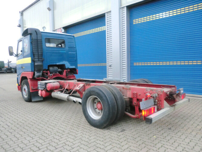 FH New 12-420 4x2 - Kamion sa golom šasijom i zatvorenom kabinom: slika 4 FH New 12-420 4x2 - Kamion sa golom šasijom i zatvorenom kabinom: slika 4