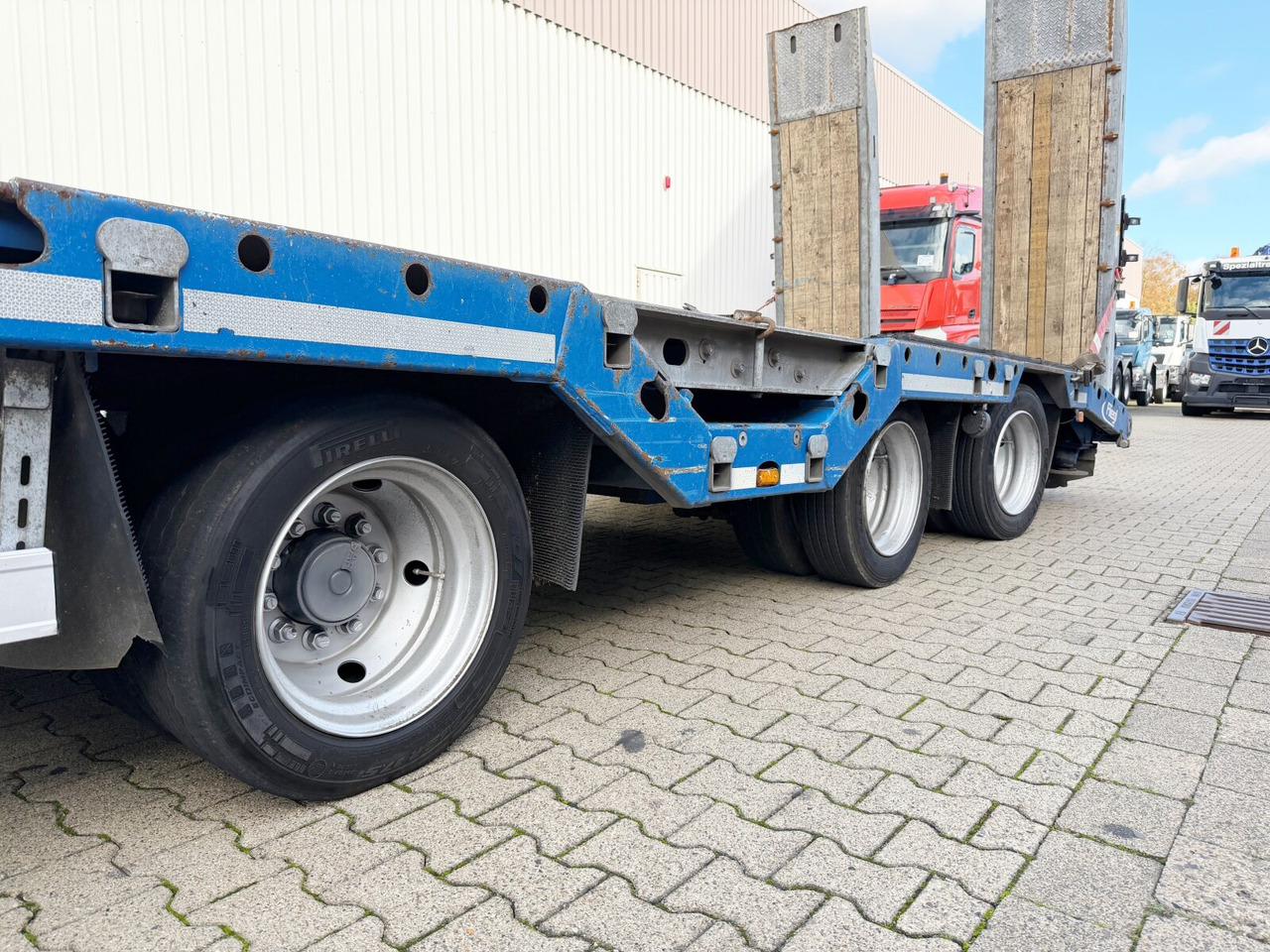 Niska poluprikolica za prevoz za prevoz teških mašina Fliegl SDS 420 T SDS 420 T, Nachlauflenkachse, Verbr. auf 3m, hydr. Rampen: slika 6 Niska poluprikolica za prevoz za prevoz teških mašina Fliegl SDS 420 T SDS 420 T, Nachlauflenkachse, Verbr. auf 3m, hydr. Rampen: slika 6