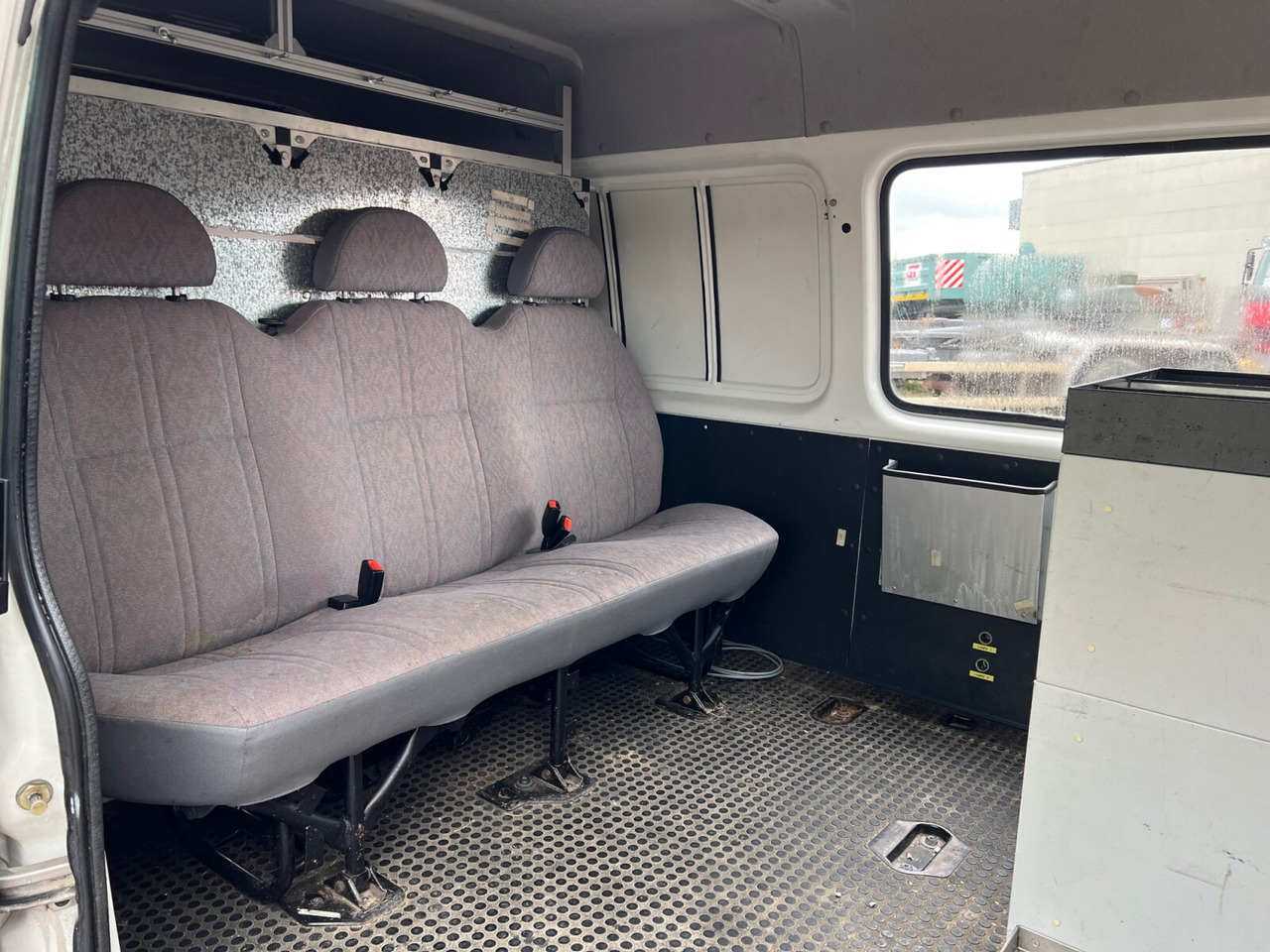 Ford Transit 2.0 4x2 Transit 2.0 4x2, Benziner! - Dostavno vozilo sa duplom kabinom: slika 5 Ford Transit 2.0 4x2 Transit 2.0 4x2, Benziner! - Dostavno vozilo sa duplom kabinom: slika 5