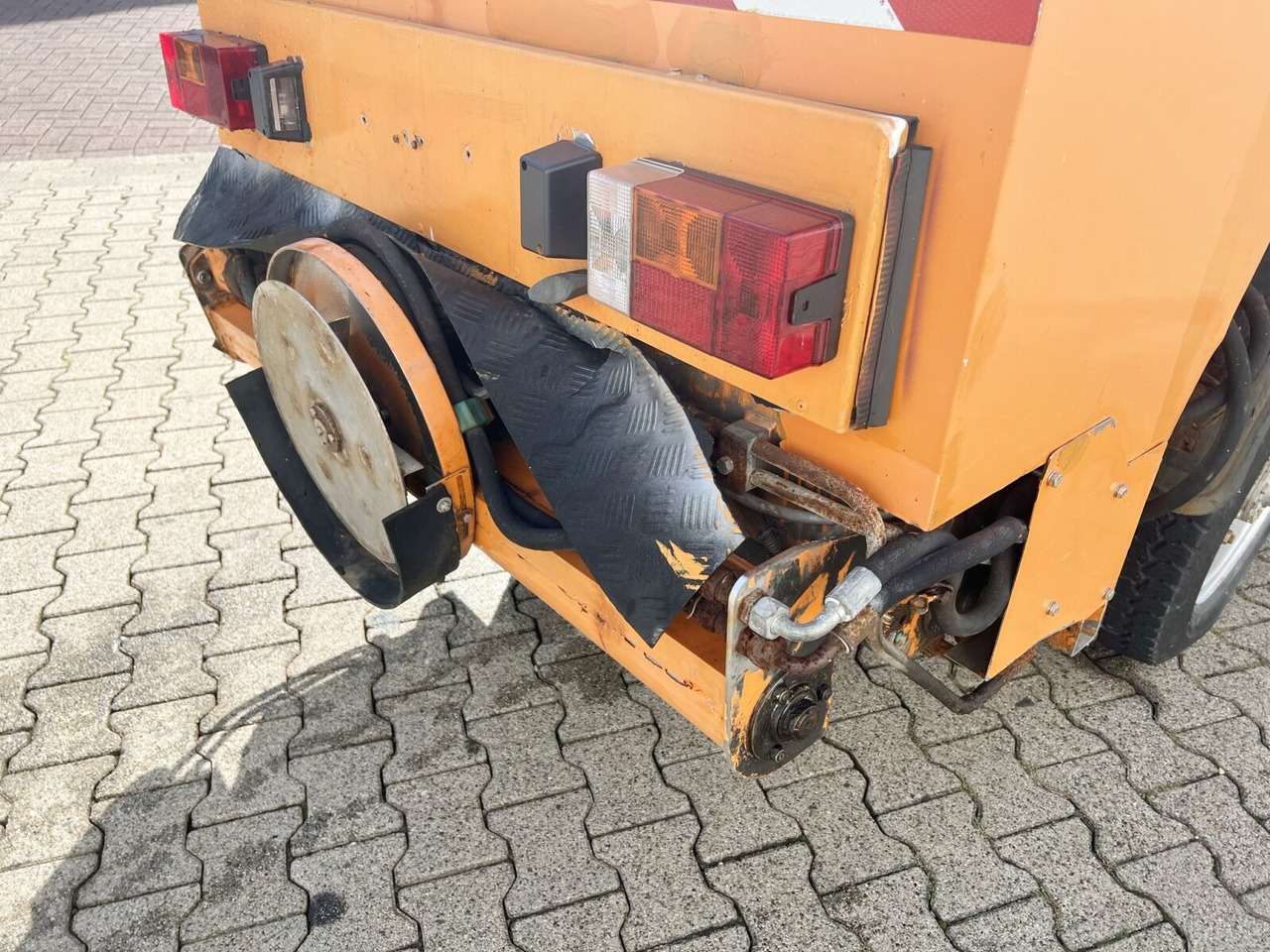 HY 1251 / 4x4 Bokimobil, Winterdienst, Kehr/Saugmaschine KIEFER HY 1251 / 4x4 Bokimobil, Winterdienst - Komunalni traktor: slika 3 HY 1251 / 4x4 Bokimobil, Winterdienst, Kehr/Saugmaschine KIEFER HY 1251 / 4x4 Bokimobil, Winterdienst - Komunalni traktor: slika 3