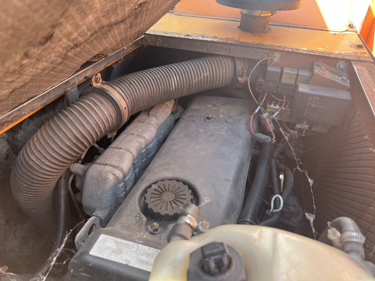 HY 1251 / 4x4 Bokimobil, Winterdienst, Kehr/Saugmaschine KIEFER HY 1251 / 4x4 Bokimobil, Winterdienst - Komunalni traktor: slika 4 HY 1251 / 4x4 Bokimobil, Winterdienst, Kehr/Saugmaschine KIEFER HY 1251 / 4x4 Bokimobil, Winterdienst - Komunalni traktor: slika 4
