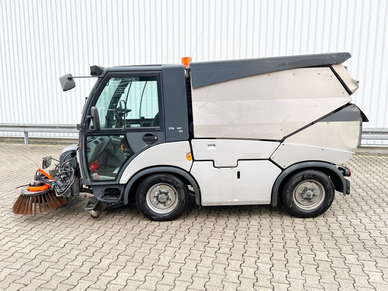 Hako Multicar Citymaster 2000 2B Kehrmaschine 4x2 Multicar Citymaster 2000 2B Kehrmaschine 4x2 - Autočistilica: slika 2 Hako Multicar Citymaster 2000 2B Kehrmaschine 4x2 Multicar Citymaster 2000 2B Kehrmaschine 4x2 - Autočistilica: slika 2