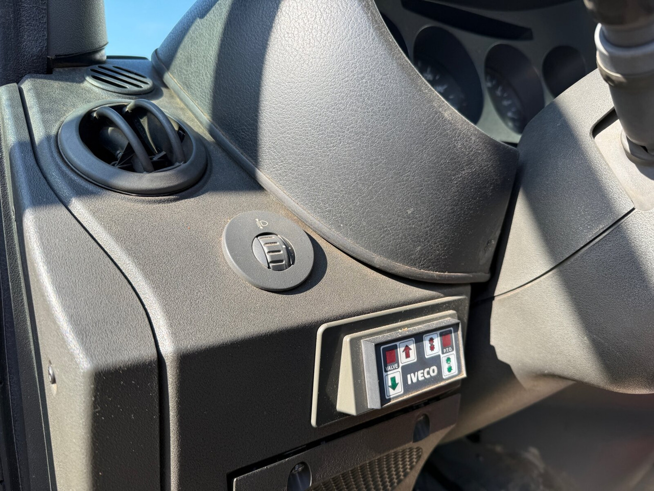 Iveco Daily 65C15D 4x2 Doka Daily 65C15D 4x2 Doka, Grüne Plakette, City-Abroller - Kamion sa hidrauličnom kukom: slika 5 Iveco Daily 65C15D 4x2 Doka Daily 65C15D 4x2 Doka, Grüne Plakette, City-Abroller - Kamion sa hidrauličnom kukom: slika 5