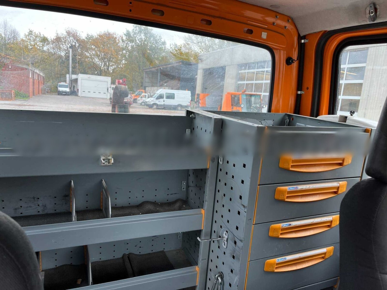 Iveco Daily 70C17 4x2 Doka Daily 70C17 4x2 Doka, EEV, Werkzeugschränke, City-Abroller - Kamion sa hidrauličnom kukom: slika 3 Iveco Daily 70C17 4x2 Doka Daily 70C17 4x2 Doka, EEV, Werkzeugschränke, City-Abroller - Kamion sa hidrauličnom kukom: slika 3