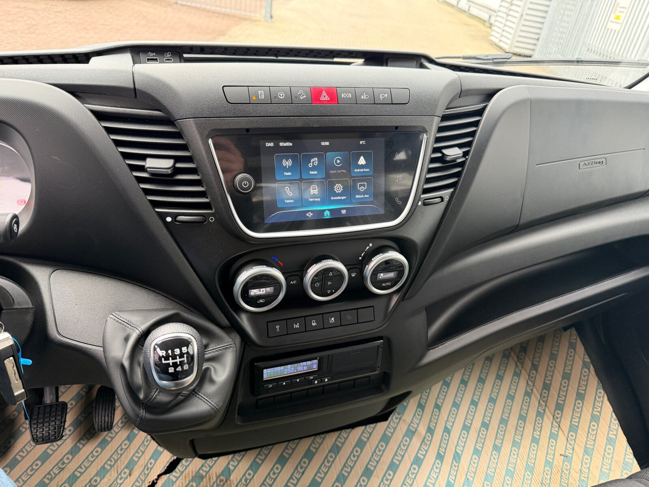 Iveco Daily 72C18H/P DK 4x2 Daily 72C18H/P DK 4x2, Nebenantrieb - Kamion sa golom šasijom i zatvorenom kabinom: slika 4 Iveco Daily 72C18H/P DK 4x2 Daily 72C18H/P DK 4x2, Nebenantrieb - Kamion sa golom šasijom i zatvorenom kabinom: slika 4