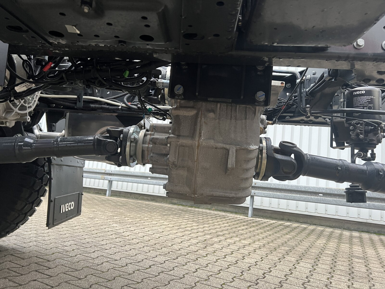 Iveco EuroCargo ML150E24 WS 4x4 EuroCargo ML150E24 WS 4x4, Euro3, mehrfach Vorhanden! - Kamion sa golom šasijom i zatvorenom kabinom: slika 2 Iveco EuroCargo ML150E24 WS 4x4 EuroCargo ML150E24 WS 4x4, Euro3, mehrfach Vorhanden! - Kamion sa golom šasijom i zatvorenom kabinom: slika 2