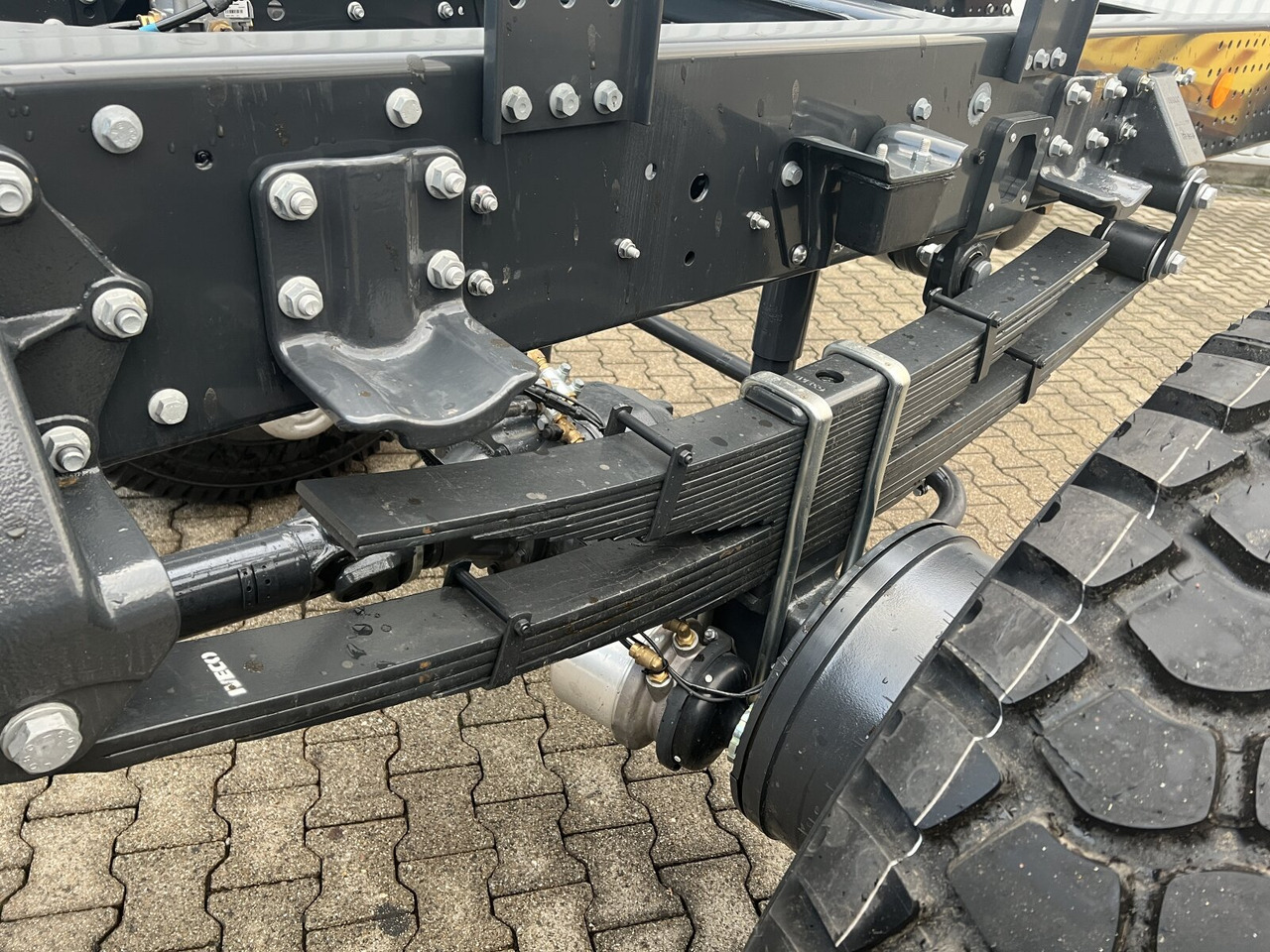 Iveco EuroCargo ML150E24 WS 4x4 EuroCargo ML150E24 WS 4x4, Euro3, mehrfach Vorhanden! - Kamion sa golom šasijom i zatvorenom kabinom: slika 4 Iveco EuroCargo ML150E24 WS 4x4 EuroCargo ML150E24 WS 4x4, Euro3, mehrfach Vorhanden! - Kamion sa golom šasijom i zatvorenom kabinom: slika 4