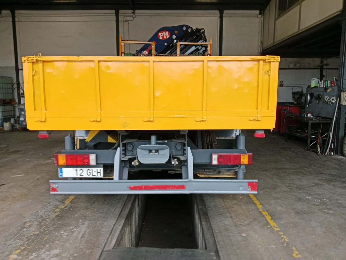 Iveco TRAKKER F2NPT1 PRITSCHE MIT KRANE - Kamion sa tovarnim sandukom, Kamion sa dizalicom: slika 4 Iveco TRAKKER F2NPT1 PRITSCHE MIT KRANE - Kamion sa tovarnim sandukom, Kamion sa dizalicom: slika 4