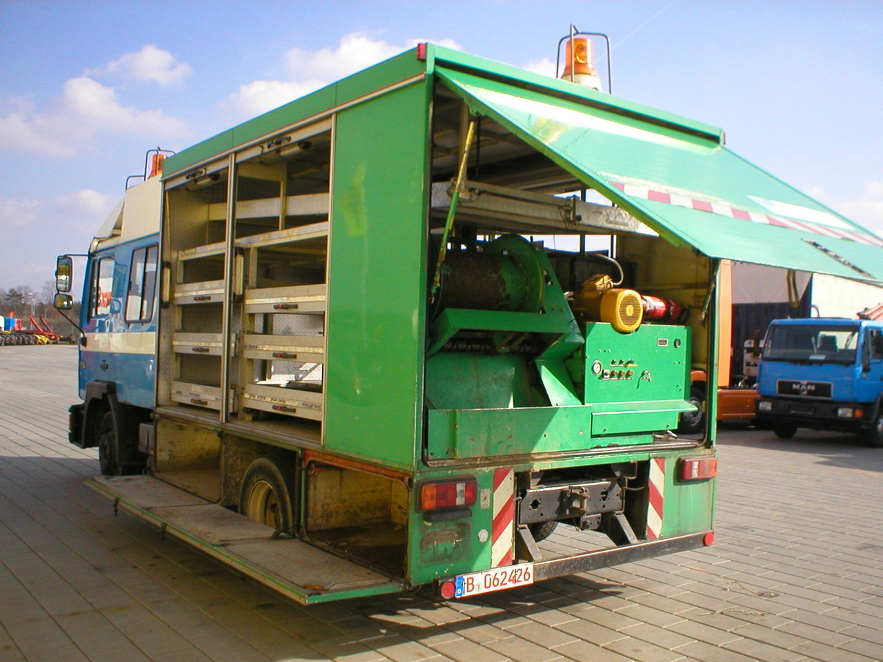 MAN M02 12.232 4x2 Spülwagen - Kamion: slika 2 MAN M02 12.232 4x2 Spülwagen - Kamion: slika 2