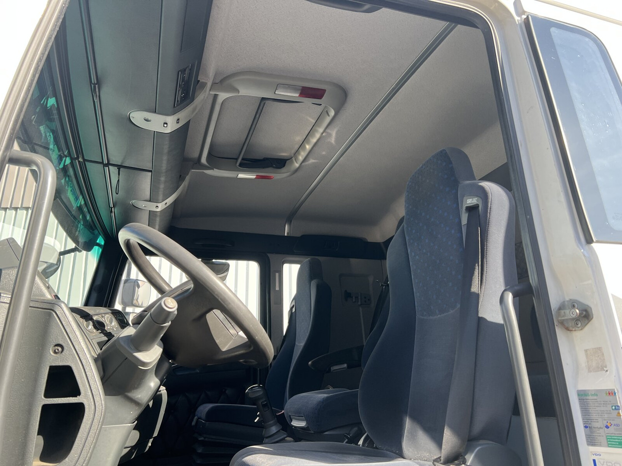 MAN TGA 18.350 4x2 LL TGA 18.350 4x2 LL, Fahrschulausstattung - Kamion: slika 3 MAN TGA 18.350 4x2 LL TGA 18.350 4x2 LL, Fahrschulausstattung - Kamion: slika 3