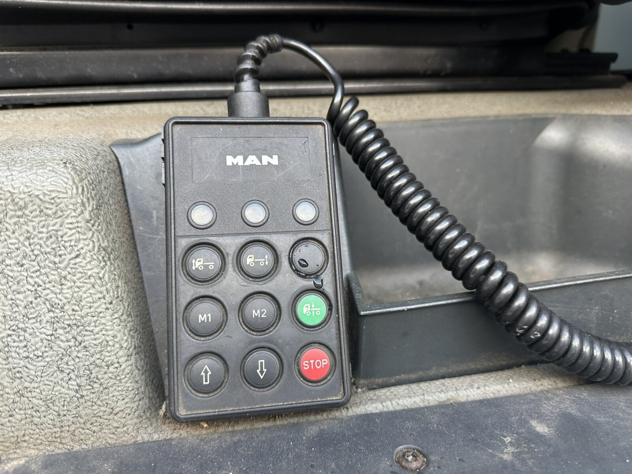 MAN TGA 18.350 4x2 LL TGA 18.350 4x2 LL, Fahrschulausstattung - Kamion: slika 5 MAN TGA 18.350 4x2 LL TGA 18.350 4x2 LL, Fahrschulausstattung - Kamion: slika 5