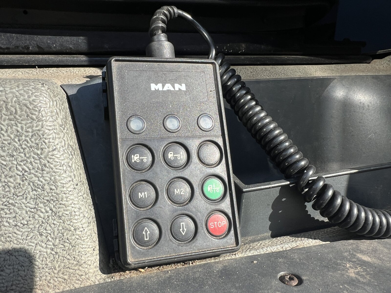 MAN TGA 18.350 4x2 LL TGA 18.350 4x2 LL, Fahrschulausstattung - Kamion: slika 5 MAN TGA 18.350 4x2 LL TGA 18.350 4x2 LL, Fahrschulausstattung - Kamion: slika 5