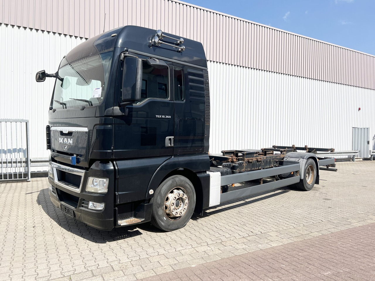 MAN TGA 18.360 4x2 LL TGA 18.360 4x2 LL, Fahrschulausstattung - Kamion: slika 1 MAN TGA 18.360 4x2 LL TGA 18.360 4x2 LL, Fahrschulausstattung - Kamion: slika 1