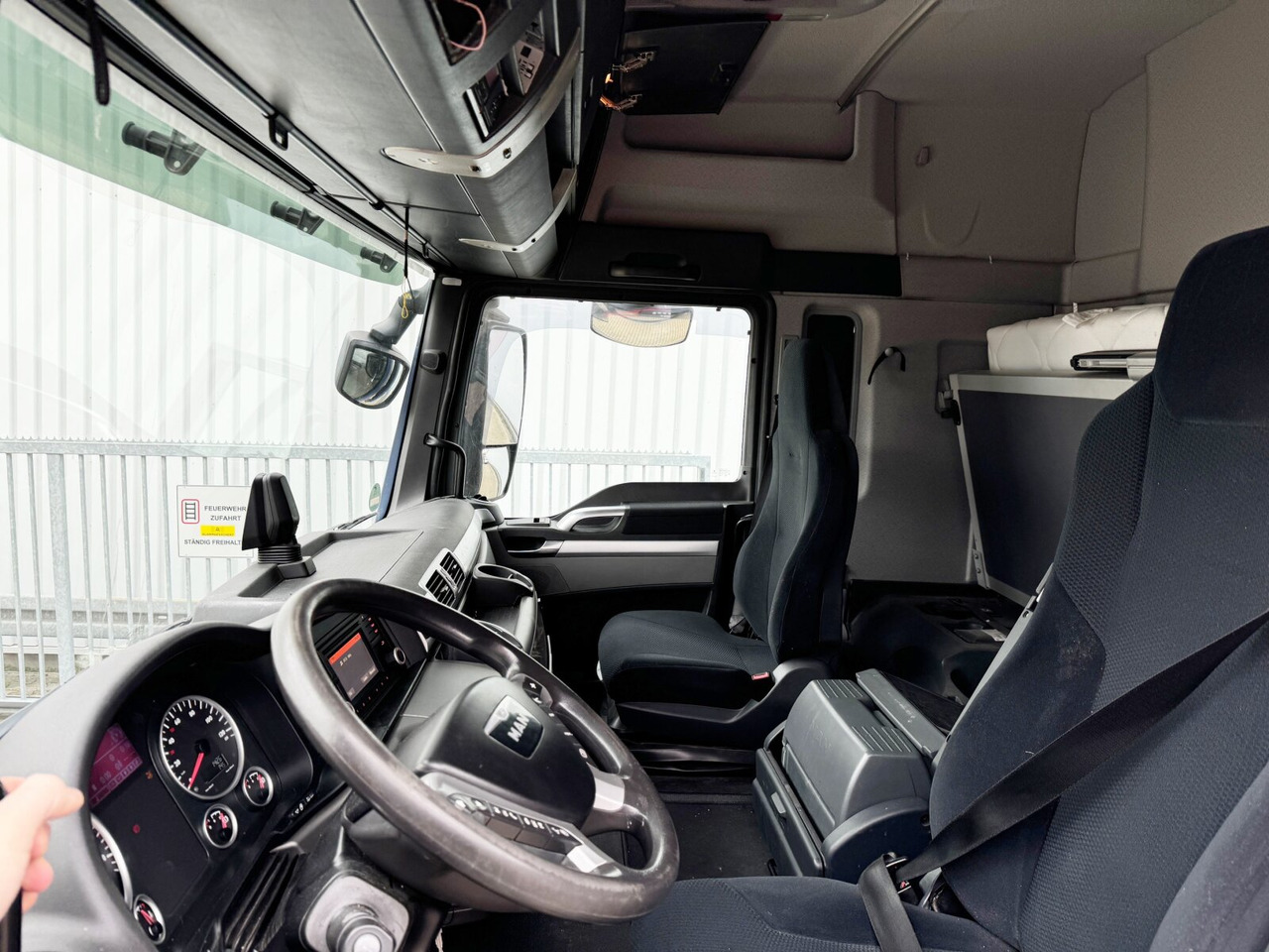 Interior photo 3: Kamion MAN TGX 18.360 4x2 LL TGX 18.360 4x2 LL, XLX-Fahrerhaus Interior photo 3: Kamion MAN TGX 18.360 4x2 LL TGX 18.360 4x2 LL, XLX-Fahrerhaus