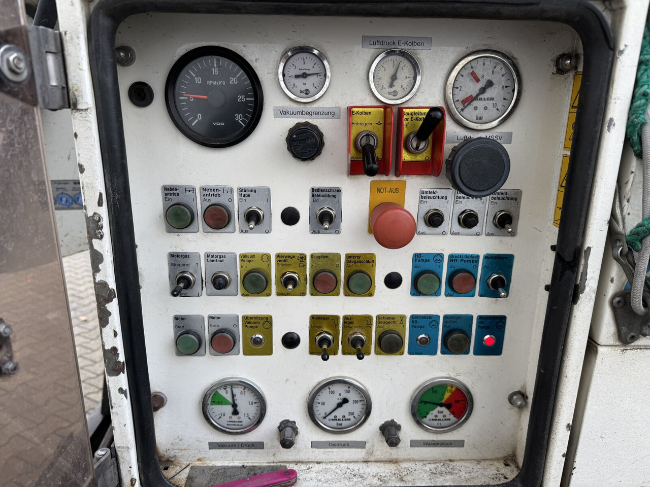 Kamion Mercedes-Benz Actros 2536 L 6x2 Actros 2536 L 6x2, Müller Saug- und Spülwagen ca. 10,5m³, Lenkachse: slika 12 Kamion Mercedes-Benz Actros 2536 L 6x2 Actros 2536 L 6x2, Müller Saug- und Spülwagen ca. 10,5m³, Lenkachse: slika 12