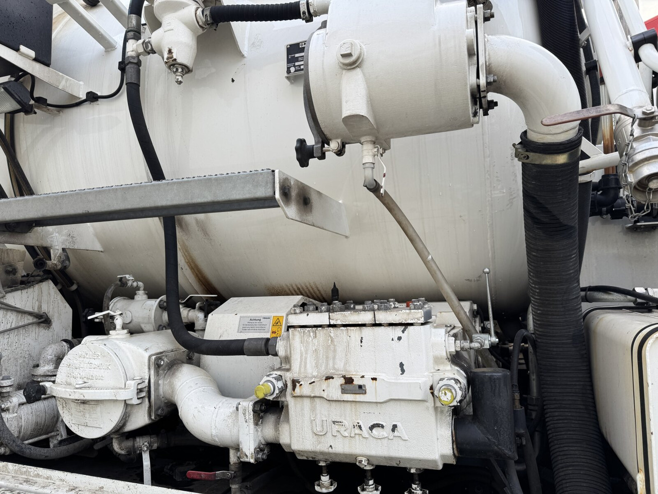 Kamion Mercedes-Benz Actros 2536 L 6x2 Actros 2536 L 6x2, Müller Saug- und Spülwagen ca. 10,5m³, Lenkachse: slika 10 Kamion Mercedes-Benz Actros 2536 L 6x2 Actros 2536 L 6x2, Müller Saug- und Spülwagen ca. 10,5m³, Lenkachse: slika 10