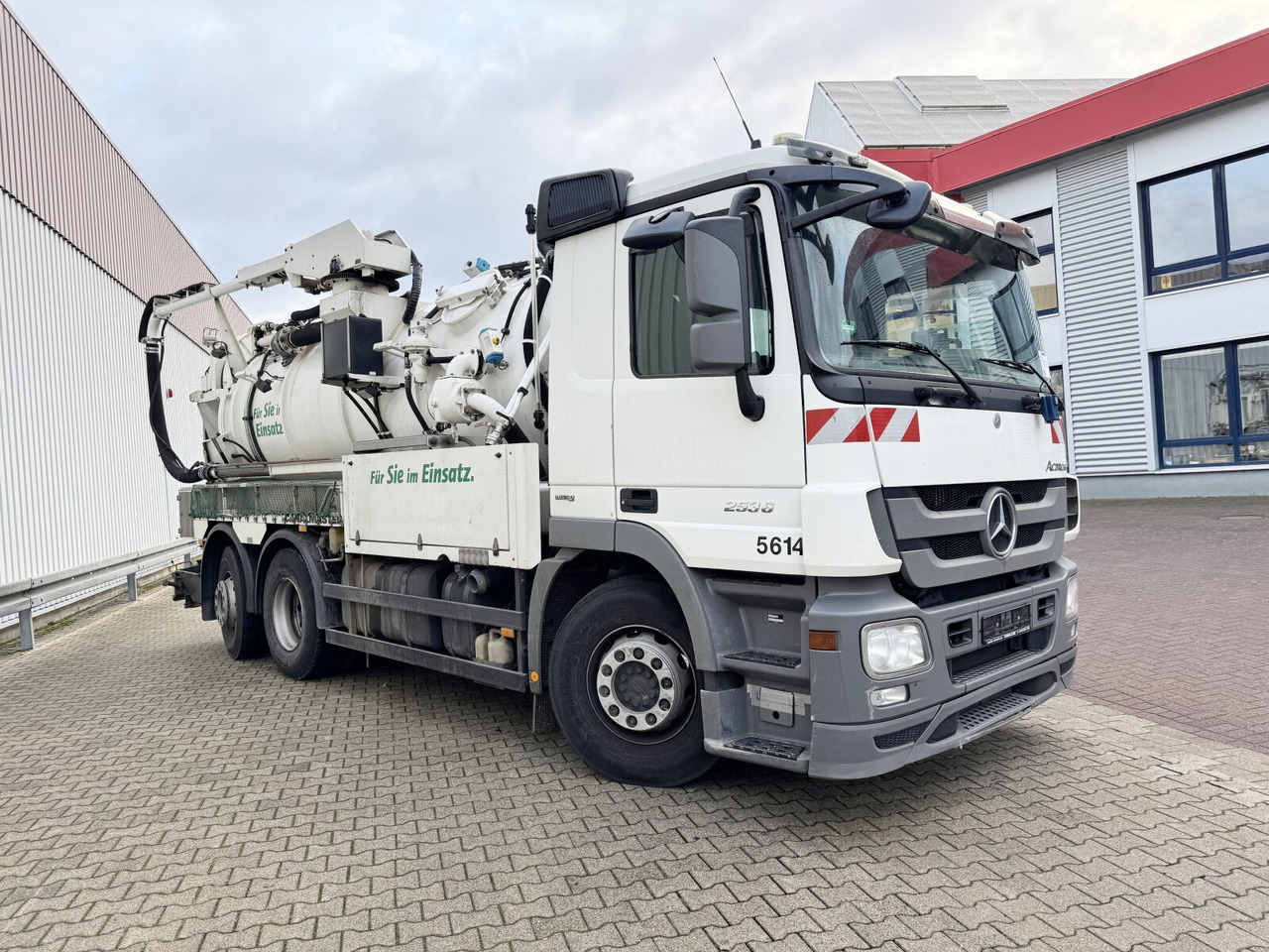 Kamion Mercedes-Benz Actros 2536 L 6x2 Actros 2536 L 6x2, Müller Saug- und Spülwagen ca. 10,5m³, Lenkachse: slika 9 Kamion Mercedes-Benz Actros 2536 L 6x2 Actros 2536 L 6x2, Müller Saug- und Spülwagen ca. 10,5m³, Lenkachse: slika 9