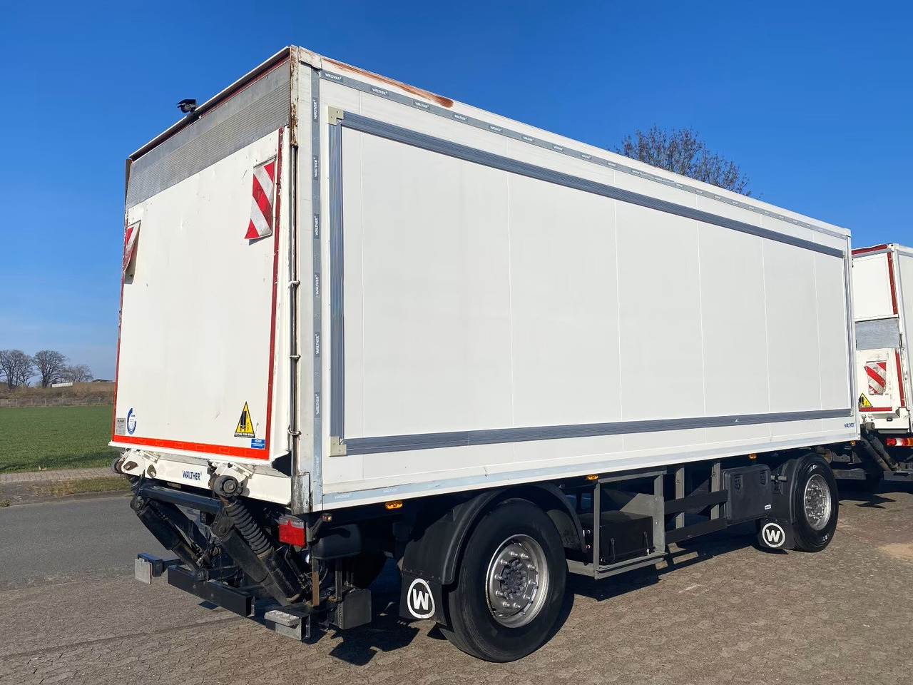 Kofferanhänger mit LBW Kofferanhänger mit LBW, Durchladesystem - Prikolica sa zatvorenim sandukom: slika 2 Kofferanhänger mit LBW Kofferanhänger mit LBW, Durchladesystem - Prikolica sa zatvorenim sandukom: slika 2