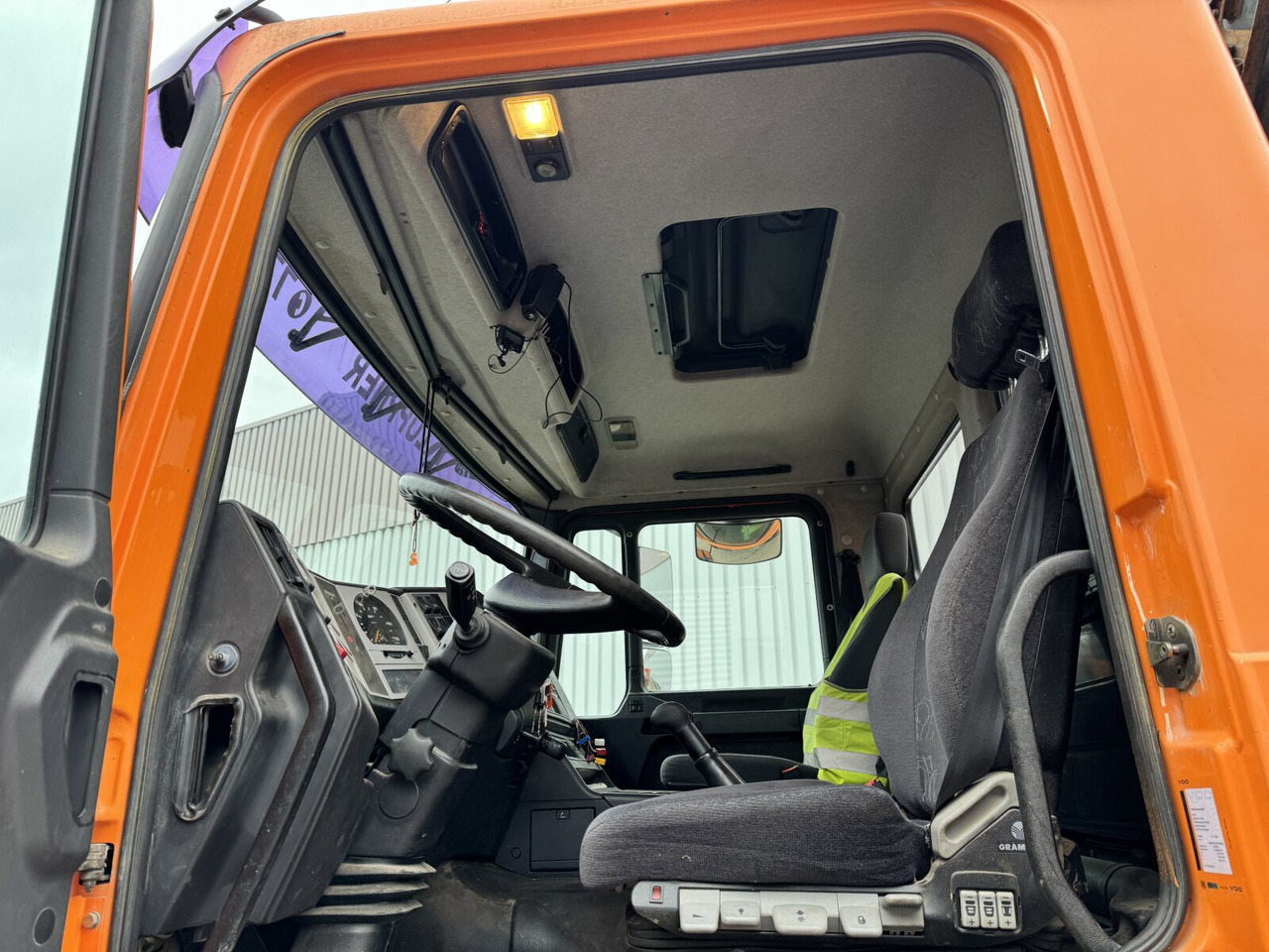 MAN 18.255 MAK 4x4 BB 18.255 MAK 4x4 BB - Kamion sa golom šasijom i zatvorenom kabinom: slika 5 MAN 18.255 MAK 4x4 BB 18.255 MAK 4x4 BB - Kamion sa golom šasijom i zatvorenom kabinom: slika 5