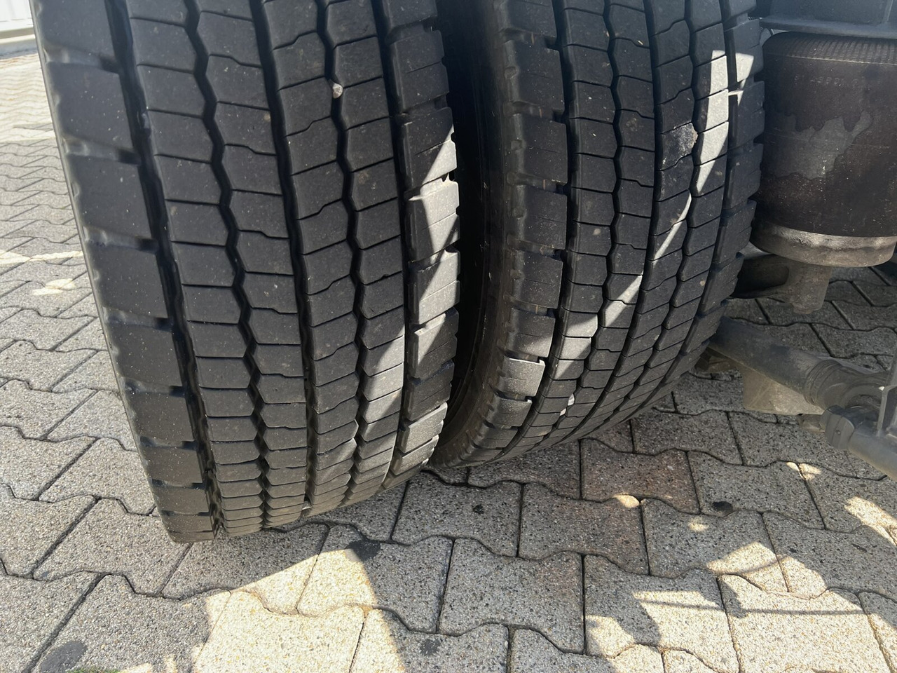 MAN 25/18.284 6x2-4 LL 25/18.284 6x2-4 LL,Kran HMF 1113 K3, Funk, Retarder - Kamion sa hidrauličnom kukom, Kamion sa dizalicom: slika 3 MAN 25/18.284 6x2-4 LL 25/18.284 6x2-4 LL,Kran HMF 1113 K3, Funk, Retarder - Kamion sa hidrauličnom kukom, Kamion sa dizalicom: slika 3