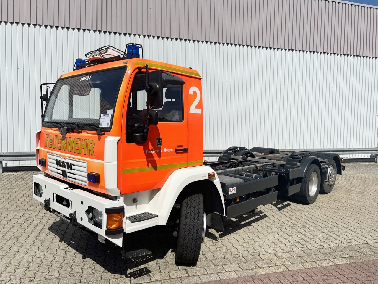 MAN 25/18.284 6x2-4 LL 25/18.284 6x2-4 LL, Retarder, Lenkachse - Kamion sa golom šasijom i zatvorenom kabinom: slika 1 MAN 25/18.284 6x2-4 LL 25/18.284 6x2-4 LL, Retarder, Lenkachse - Kamion sa golom šasijom i zatvorenom kabinom: slika 1