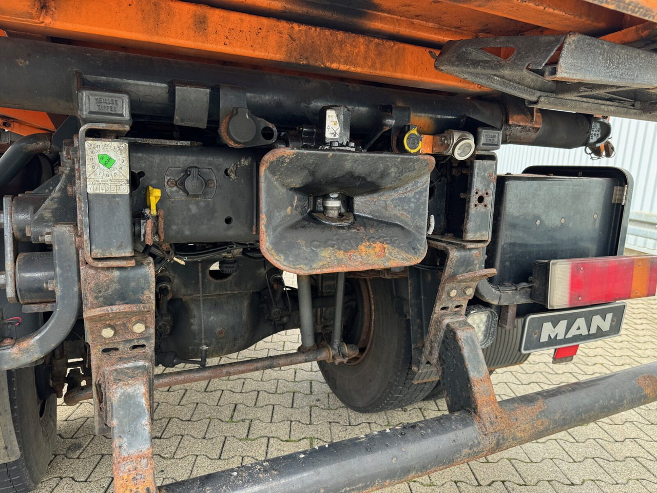 Istovarivač, Kamion sa dizalicom MAN LE 18.280 4X4 BB LE 18.280 4X4 BB, Winterdienstausstattung, Grüne Plakette: slika 14 Istovarivač, Kamion sa dizalicom MAN LE 18.280 4X4 BB LE 18.280 4X4 BB, Winterdienstausstattung, Grüne Plakette: slika 14