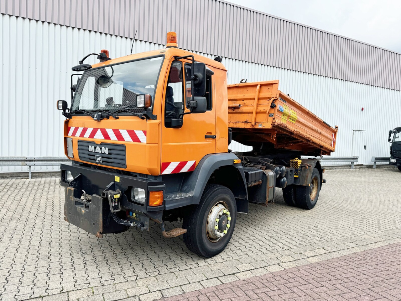 MAN LE 18.280 4X4 BB LE 18.280 4X4 BB, Winterdienstausstattung, Grüne Plakette - Istovarivač, Kamion sa dizalicom: slika 1 MAN LE 18.280 4X4 BB LE 18.280 4X4 BB, Winterdienstausstattung, Grüne Plakette - Istovarivač, Kamion sa dizalicom: slika 1
