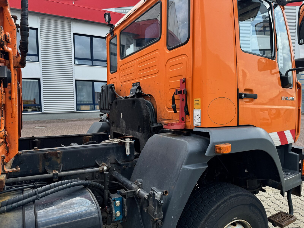 Istovarivač, Kamion sa dizalicom MAN LE 18.280 4X4 BB LE 18.280 4X4 BB, Winterdienstausstattung, Grüne Plakette: slika 10 Istovarivač, Kamion sa dizalicom MAN LE 18.280 4X4 BB LE 18.280 4X4 BB, Winterdienstausstattung, Grüne Plakette: slika 10