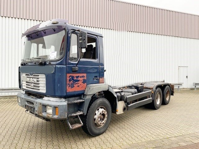 MAN T40 26.364/414 6x4, 6-Zylinder T40 26.364/414 6x4, 6-Zylinder - Kamion sa golom šasijom i zatvorenom kabinom: slika 1 MAN T40 26.364/414 6x4, 6-Zylinder T40 26.364/414 6x4, 6-Zylinder - Kamion sa golom šasijom i zatvorenom kabinom: slika 1