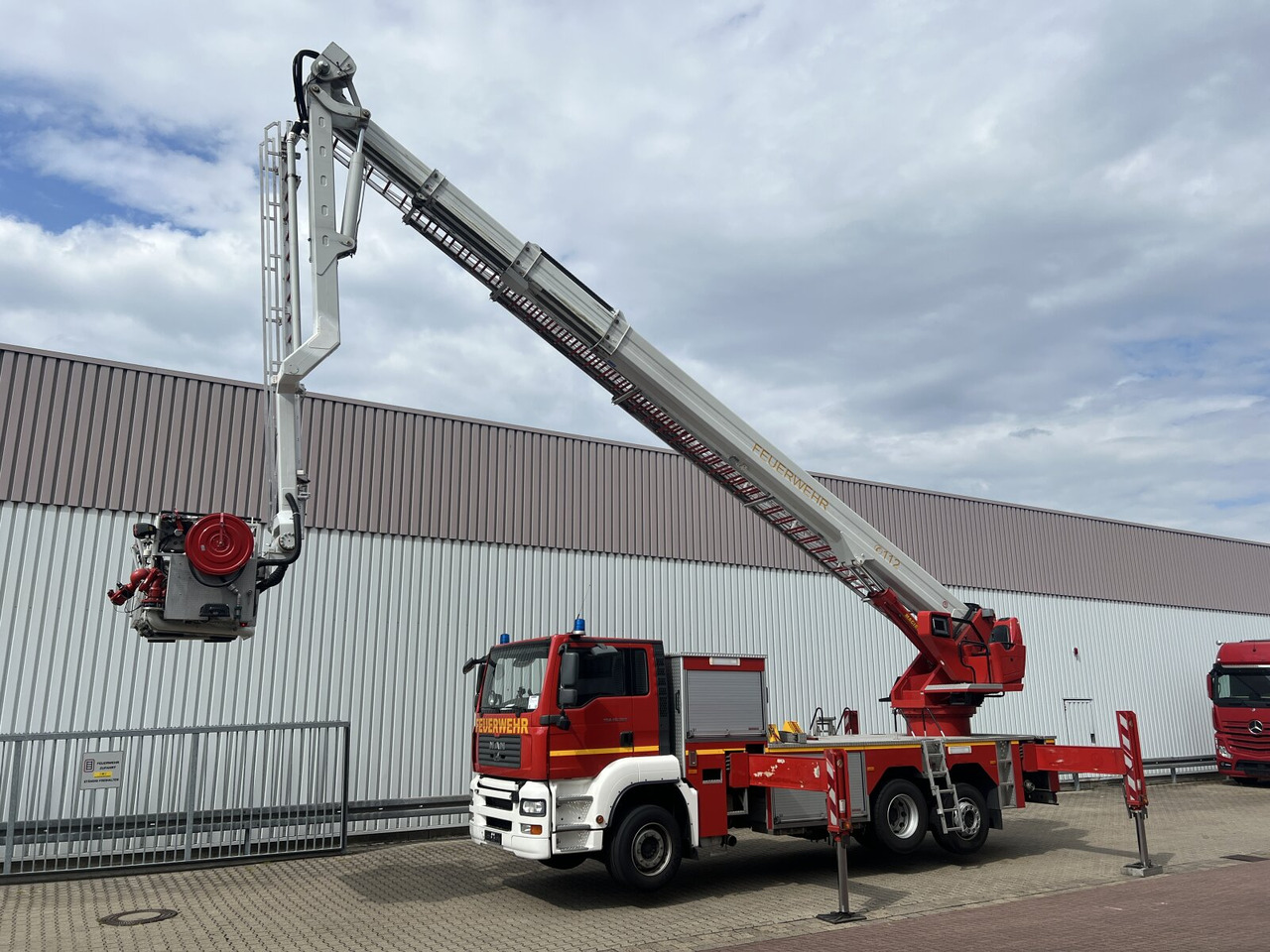 MAN TGA 26.360 6x2-2 LL, Magirus ALP 375 TGA 26.360 6x2-2 LL, Magirus ALP 375 - Vozilo hitne pomoći: slika 1 MAN TGA 26.360 6x2-2 LL, Magirus ALP 375 TGA 26.360 6x2-2 LL, Magirus ALP 375 - Vozilo hitne pomoći: slika 1