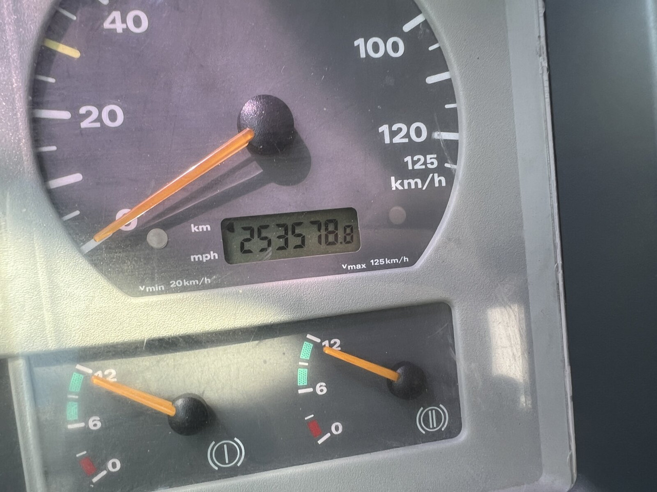 MAN TGA 26.363/410 6x4 BB TGA 26.363/410 6x4 BB, 2-S-Alukipper - Istovarivač, Kamion sa dizalicom: slika 4 MAN TGA 26.363/410 6x4 BB TGA 26.363/410 6x4 BB, 2-S-Alukipper - Istovarivač, Kamion sa dizalicom: slika 4