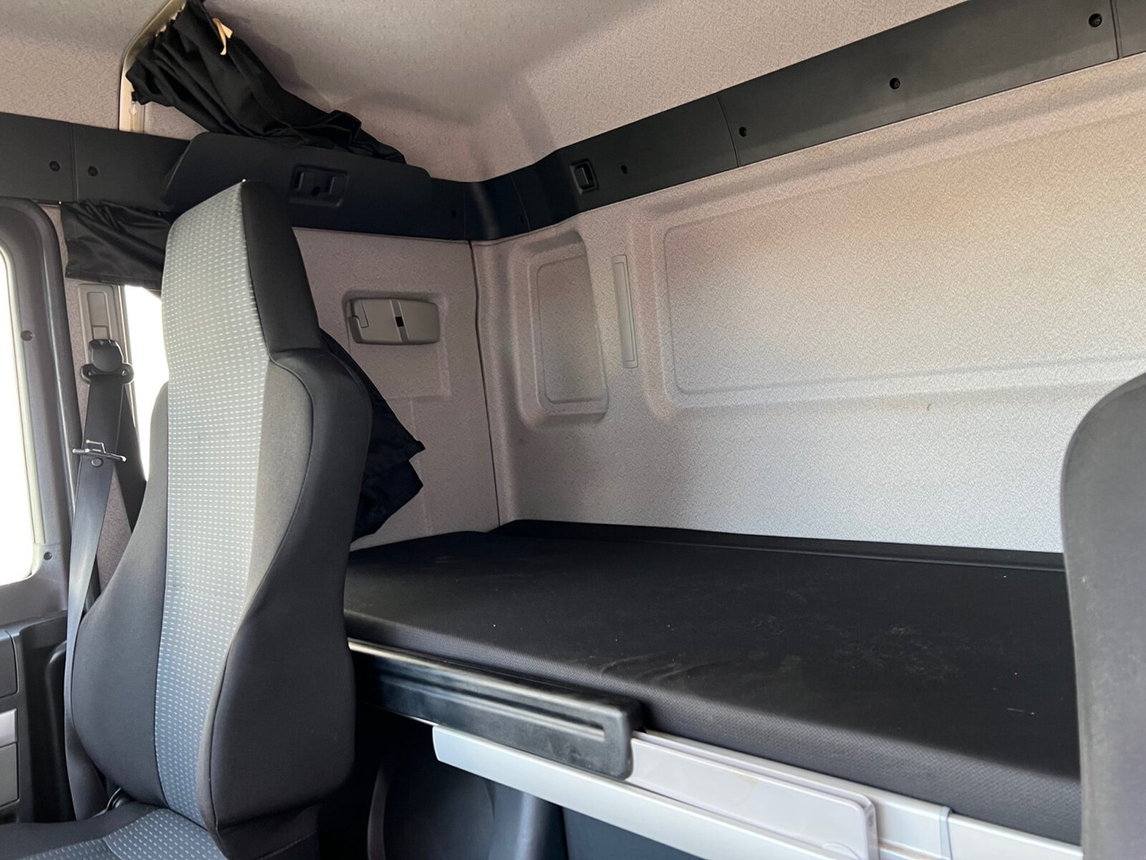 Kamion sa zatvorenim sandukom MAN TGL 12.220 4X2 BL TGL 12.220 4X2 BL mit Dhollandia LBW: slika 6