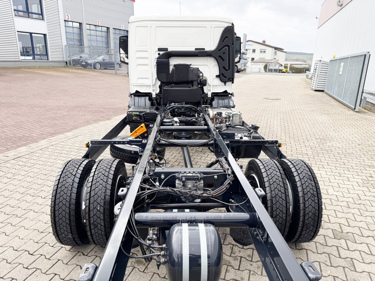 Kamion sa golom šasijom i zatvorenom kabinom novi MAN TGL 8.160 4x2 BL CH TGL 8.160 4x2 BL CH: slika 12 Kamion sa golom šasijom i zatvorenom kabinom novi MAN TGL 8.160 4x2 BL CH TGL 8.160 4x2 BL CH: slika 12