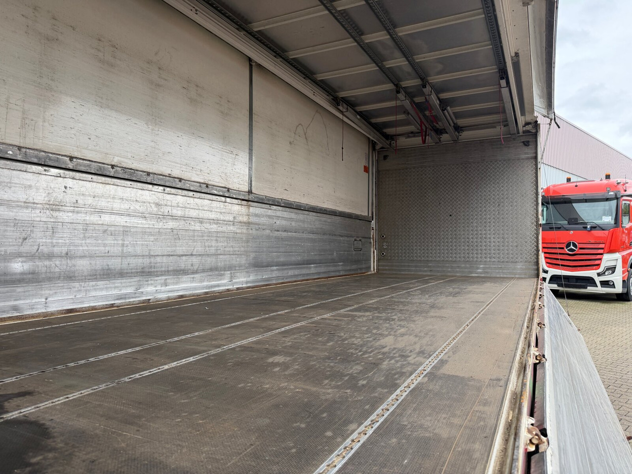 MAN TGM 22.290 6x2-4 LL TGM 22.290 6x2-4 LL, EEV, Lenkachse, 2x AHK, Getränkekoffer, LBW MBB - Kamion sa zatvorenim sandukom: slika 2 MAN TGM 22.290 6x2-4 LL TGM 22.290 6x2-4 LL, EEV, Lenkachse, 2x AHK, Getränkekoffer, LBW MBB - Kamion sa zatvorenim sandukom: slika 2