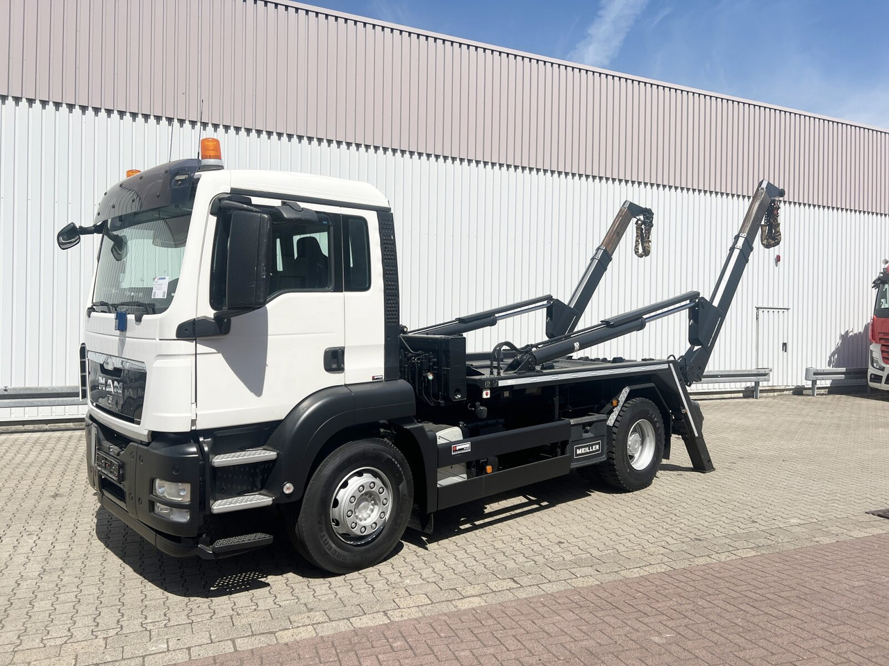 MAN TGS 18.320 4x2 BB TGS 18.320 4x2 BB, Tele-Absetzer - Kamion za utovaranje kontejnera: slika 1 MAN TGS 18.320 4x2 BB TGS 18.320 4x2 BB, Tele-Absetzer - Kamion za utovaranje kontejnera: slika 1