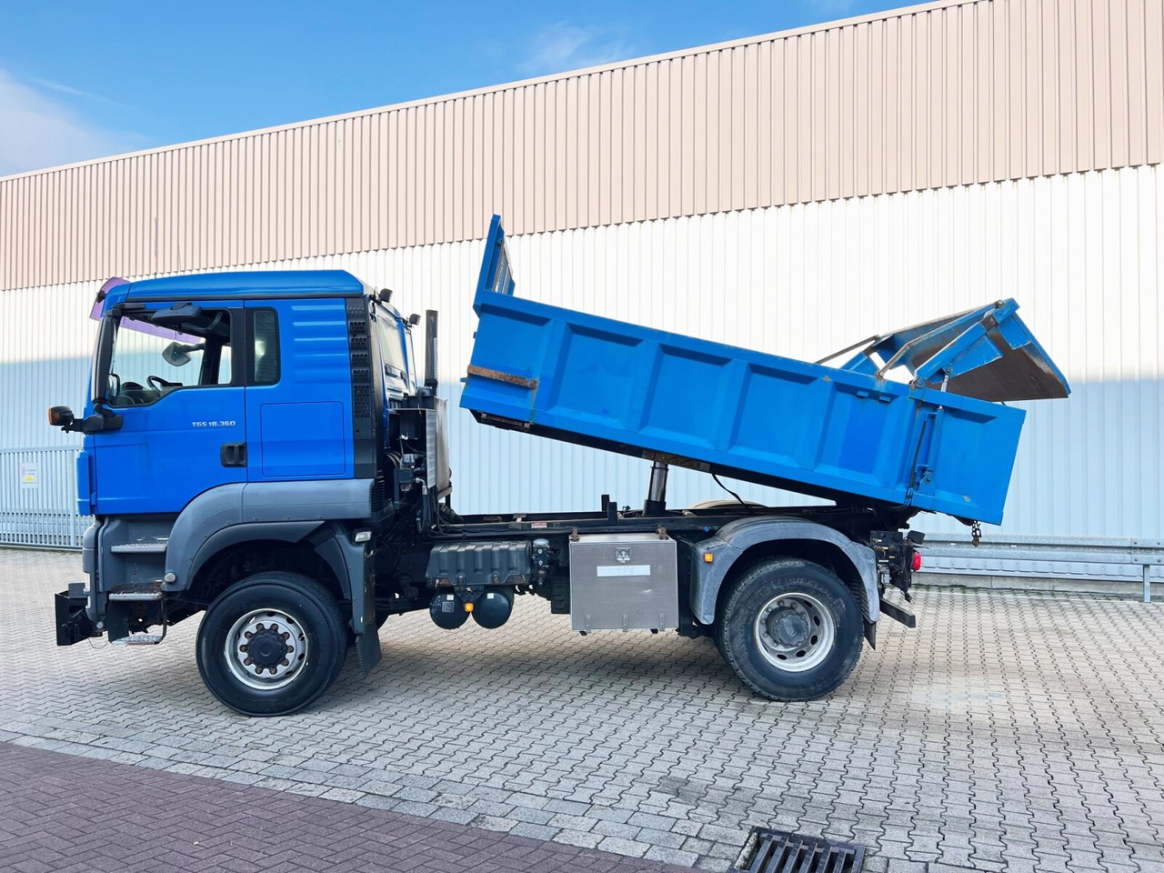 MAN TGS 18.360 4X4 BL TGS 18.360 4X4 BL, Hinterkipper, hydr. Heckklappe, Winterdienstausstattung - Istovarivač: slika 3 MAN TGS 18.360 4X4 BL TGS 18.360 4X4 BL, Hinterkipper, hydr. Heckklappe, Winterdienstausstattung - Istovarivač: slika 3