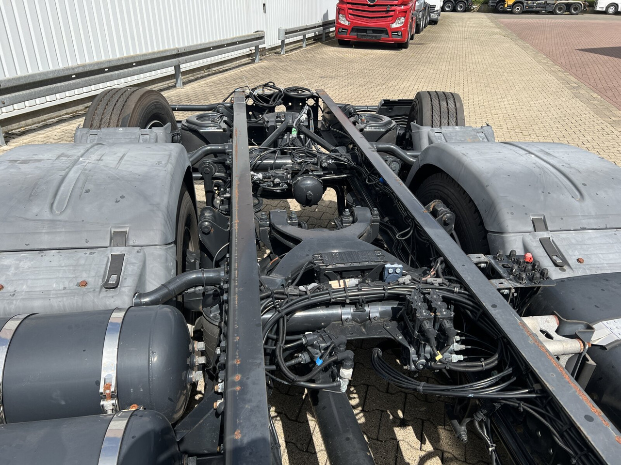 MAN TGS 26.320 6X2-4 BL TGS 26.320 6X2-4 BL, Lenk-/Liftachse, Rechtslenker, Export Only! - Kamion sa golom šasijom i zatvorenom kabinom: slika 3 MAN TGS 26.320 6X2-4 BL TGS 26.320 6X2-4 BL, Lenk-/Liftachse, Rechtslenker, Export Only! - Kamion sa golom šasijom i zatvorenom kabinom: slika 3