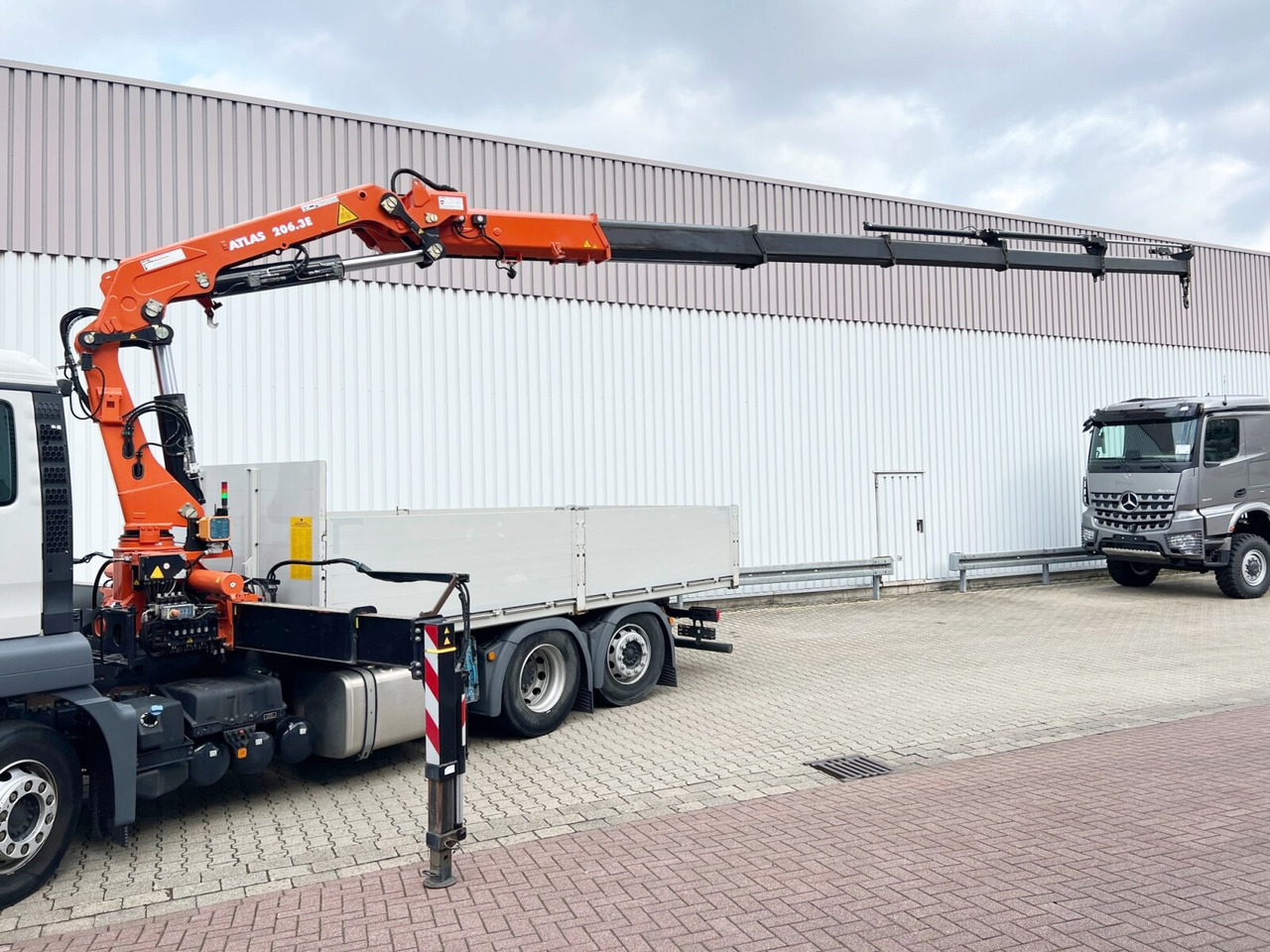 MAN TGS 26.360/400 6x2-4 BL TGS 26.360/400 6x2-4 BL, Lenk-/Lift, Kran Atlas AK 206.3E A5, Funk MAN TGS 26.360/400 6x2-4 BL TGS 26.360/400 6x2-4 BL, Lenk-/Lift, Kran Atlas AK 206.3E A5, Funk: slika 13