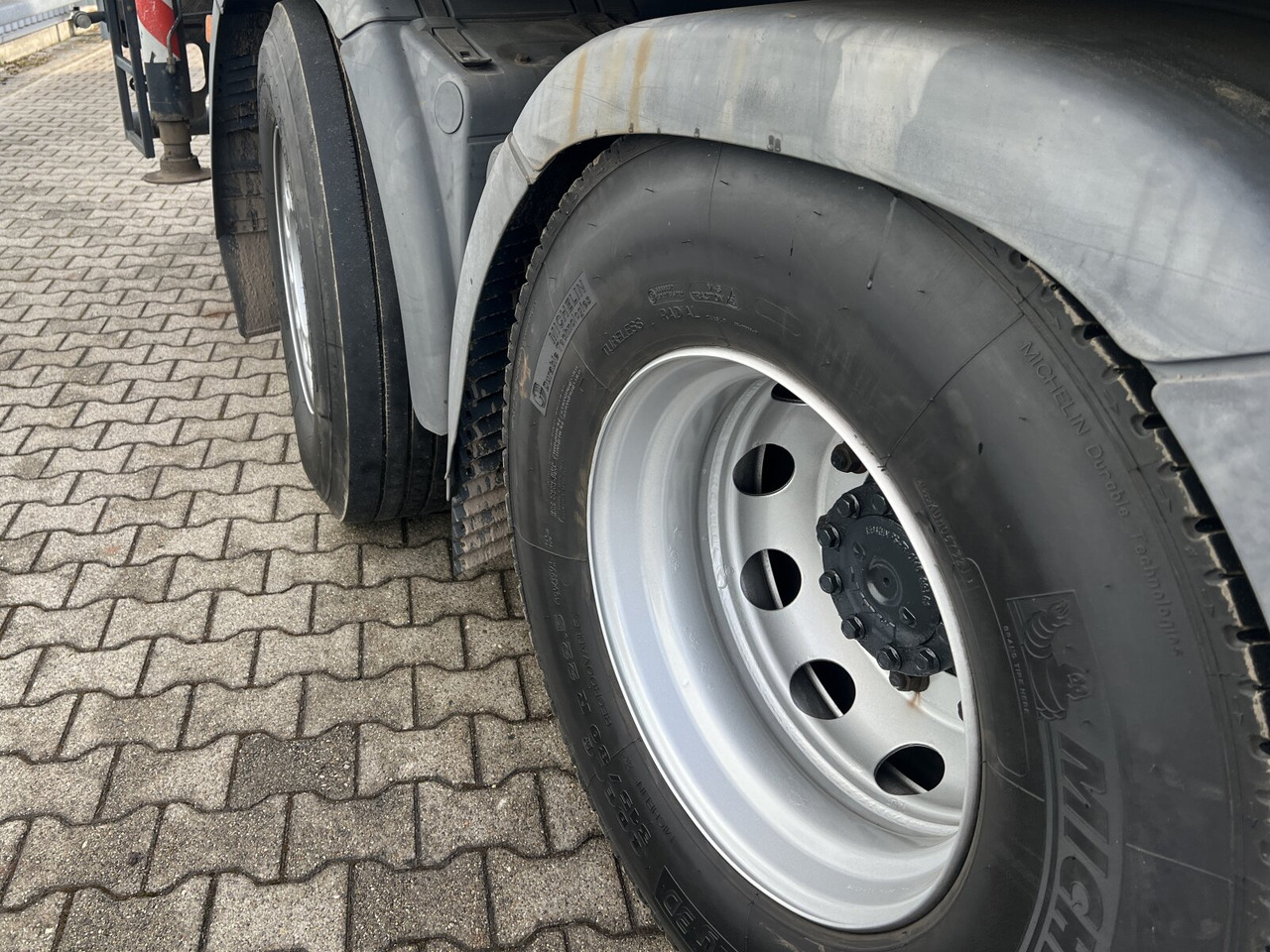 MAN TGS 26.400 6x2-4 LL TGS 26.400 6x2-4 LL, Navi, Lenk-/Liftachse, Heckkran Palfinger PK20001-K B, Funk - Kamion sa dizalicom, Kamion sa tovarnim sandukom: slika 3 MAN TGS 26.400 6x2-4 LL TGS 26.400 6x2-4 LL, Navi, Lenk-/Liftachse, Heckkran Palfinger PK20001-K B, Funk - Kamion sa dizalicom, Kamion sa tovarnim sandukom: slika 3