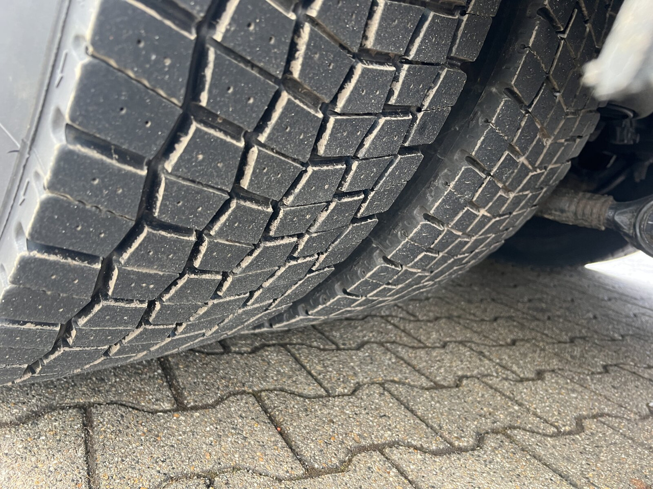 MAN TGS 26.400 6x2-4 LL TGS 26.400 6x2-4 LL, Navi, Lenk-/Liftachse, Heckkran Palfinger PK20001-K B, Funk - Kamion sa dizalicom, Kamion sa tovarnim sandukom: slika 5 MAN TGS 26.400 6x2-4 LL TGS 26.400 6x2-4 LL, Navi, Lenk-/Liftachse, Heckkran Palfinger PK20001-K B, Funk - Kamion sa dizalicom, Kamion sa tovarnim sandukom: slika 5